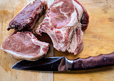 Корейка вольерного кабана на кости